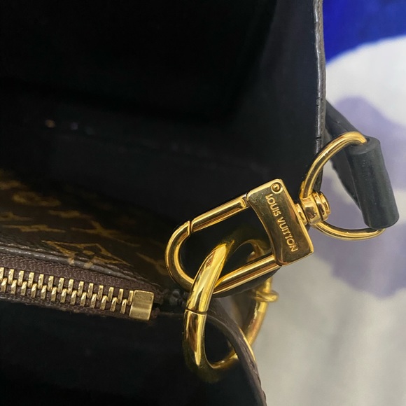 Louis Vuitton Monogram Flower Tote Bag - Picture 11 of 17